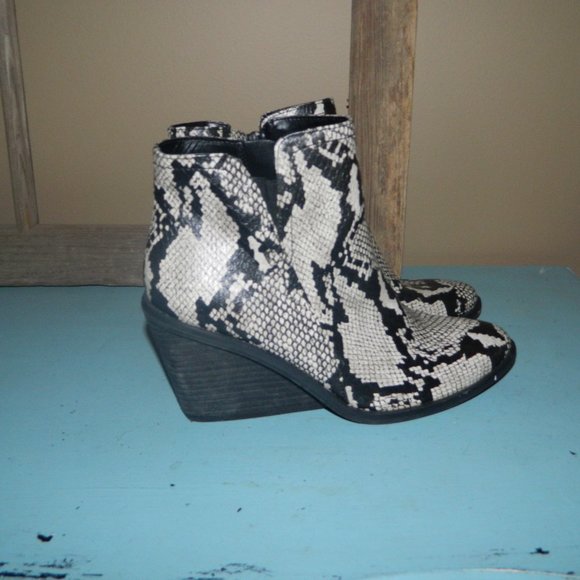 Dr. Scholl’s Morgan Snake Wedge Bootie Size 8M - Picture 4 of 9